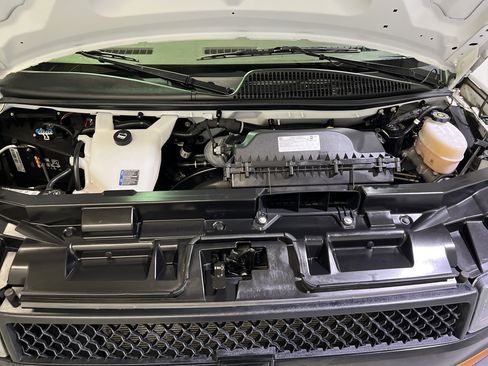 Used 2023 Chevrolet Express 3500 w/ Driver Convenience Package image 15