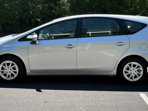 Used 2012 Toyota Prius V Three FWD image 4