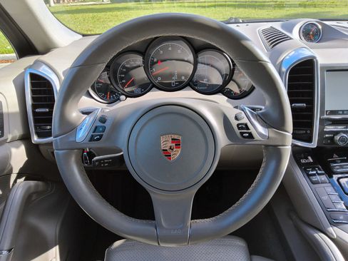 Used 2014 Porsche Cayenne AWD/4WD image 7