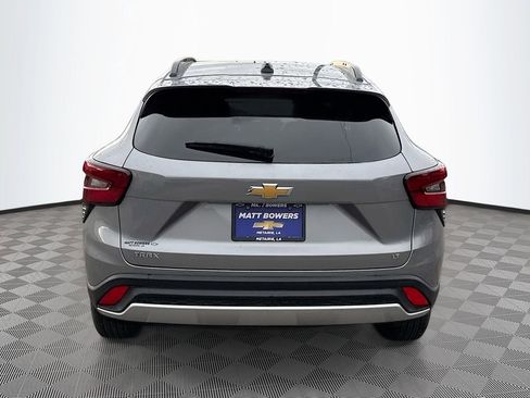 Used 2025 Chevrolet Trax LT w/ LT Convenience Package image 6