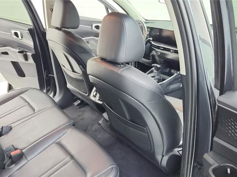 Used 2024 Kia Sorento S image 27