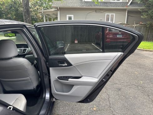 Used 2017 Honda Accord Touring image 14