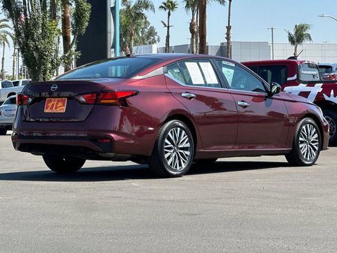 Used 2025 Nissan Altima 2.5 SV FWD image 3
