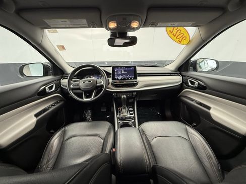 Used 2022 Jeep Compass Limited image 3