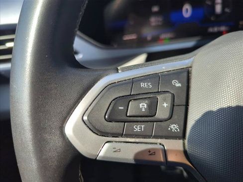Used 2022 Volkswagen Taos SE w/ Panoramic Sunroof Package FWD image 21