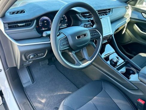 New 2025 Jeep Grand Cherokee L Laredo image 6