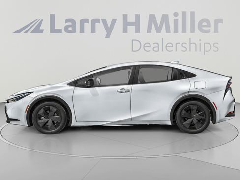 Used 2026 Toyota Prius Plug-In Hybrid FWD image 3
