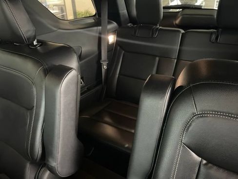 Used 2020 Ford Explorer XLT w/ Equipment Group 202A AWD/4WD image 14