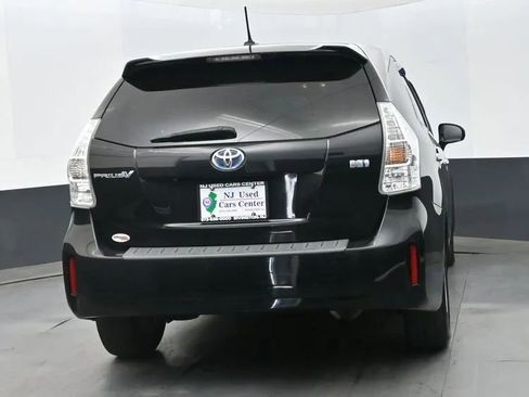Used 2012 Toyota Prius V Three w/ Preferred Accessory Pkg FWD image 8