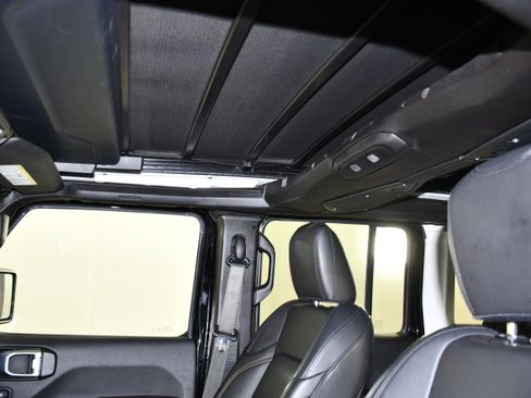 Used 2024 Jeep Wrangler Unlimited Sahara w/ Technology Group AWD/4WD image 39
