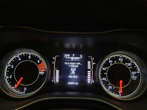 Used 2020 Jeep Cherokee Latitude Plus w/ Comfort/Convenience Group FWD image 23