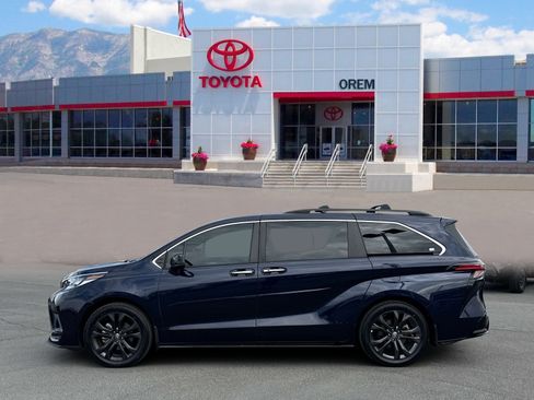 Used 2024 Toyota Sienna XSE FWD image 6