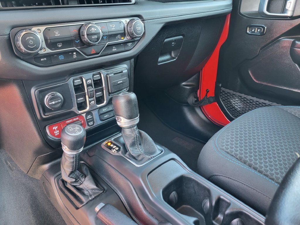 Used 2024 Jeep Wrangler Unlimited Rubicon 4xe AWD/4WD image 23