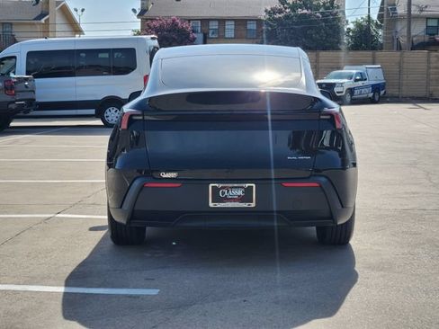 Used 2026 Tesla Model Y AWD image 11