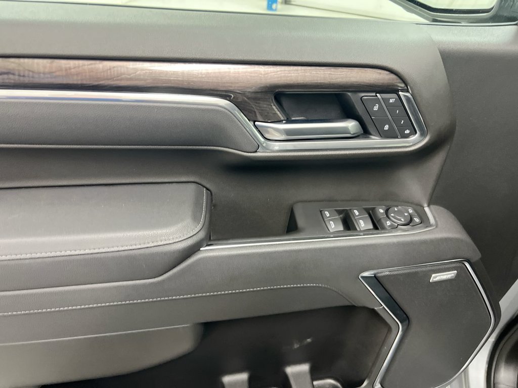 Used 2025 Chevrolet Silverado 1500 LTZ w/ Technology Package AWD/4WD image 21