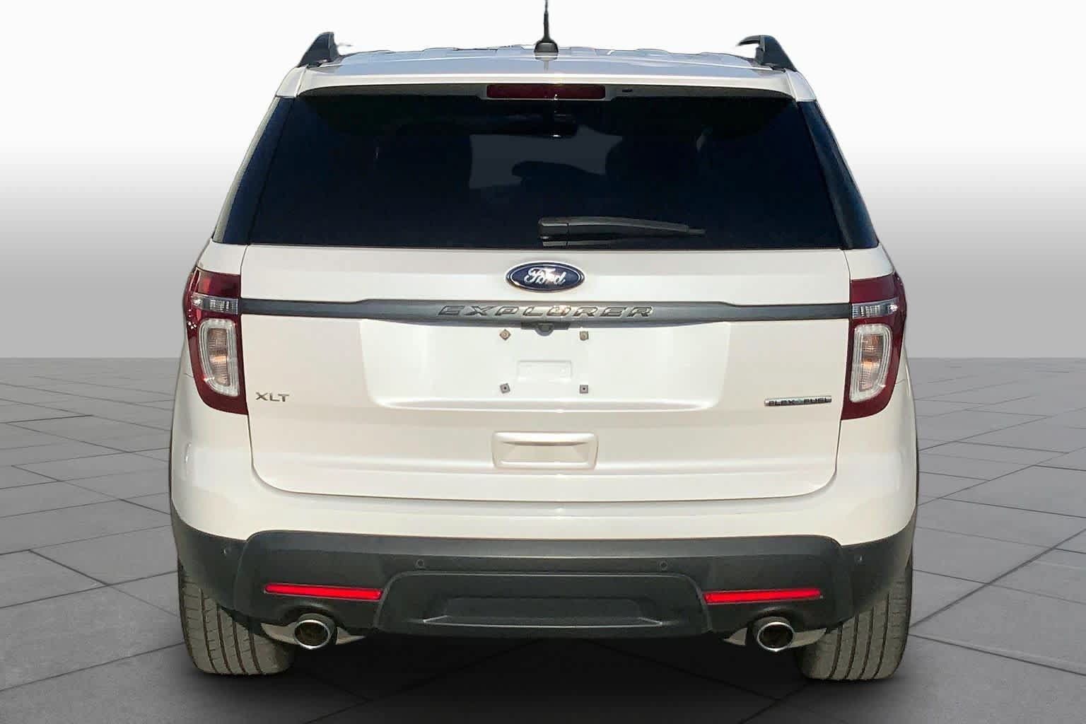 Used 2015 Ford Explorer XLT w/ Equipment Group 202A FWD image 5