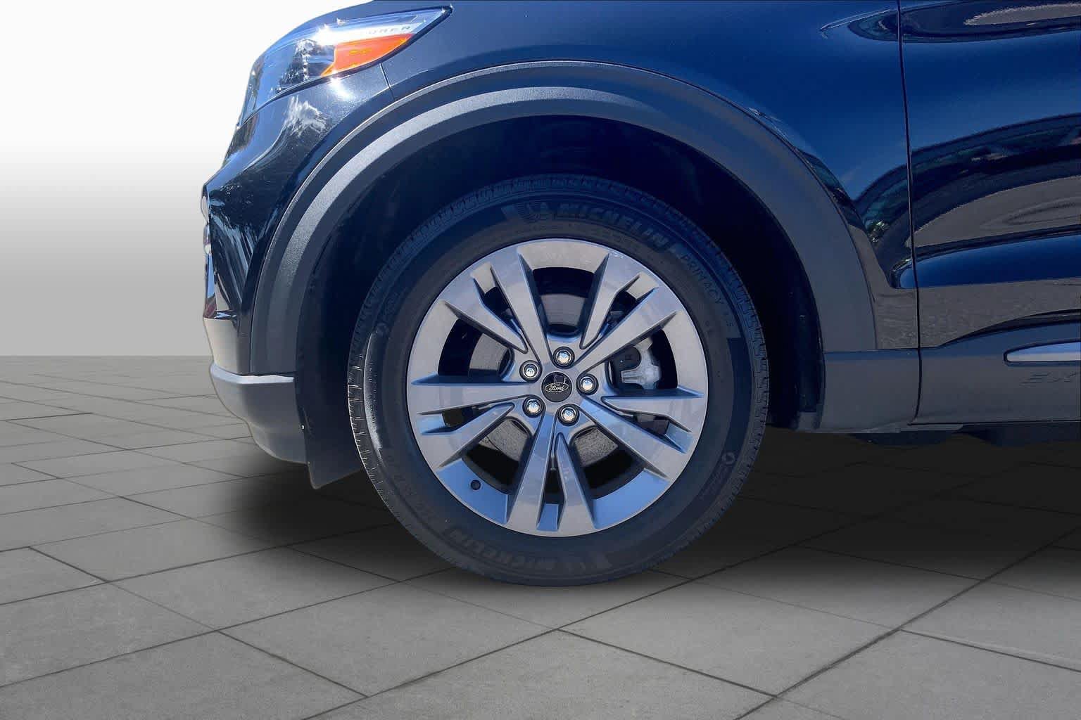 Used 2022 Ford Explorer XLT w/ Equipment Group 202A AWD/4WD image 11