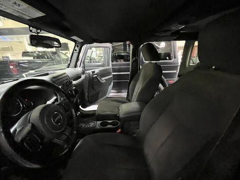Used 2015 Jeep Wrangler Unlimited Sport w/ Quick Order Package 24S AWD/4WD image 9