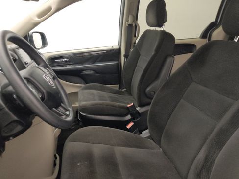 Used 2018 Dodge Grand Caravan SE w/ UConnect Hands-Free Group FWD image 17