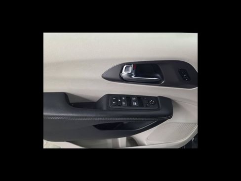 Used 2023 Chrysler Pacifica Touring-L FWD image 12