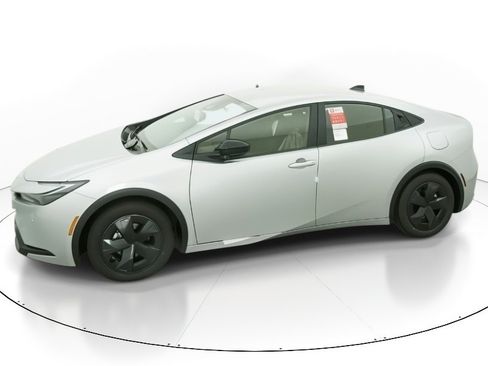 New 2026 Toyota Prius LE image 2