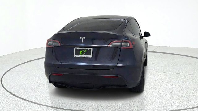 Used 2024 Tesla Model Y 2WD image 7