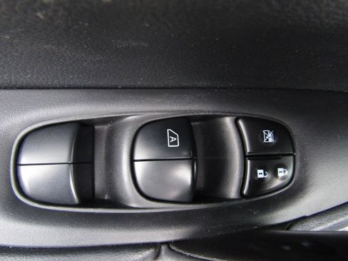 Used 2019 Nissan Rogue S AWD/4WD image 11