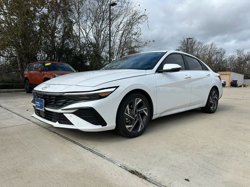 Used 2024 Hyundai Elantra Limited image 1