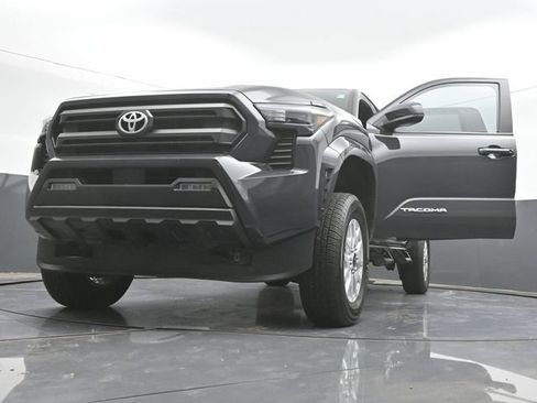 Used 2025 Toyota Tacoma SR5 AWD/4WD image 50
