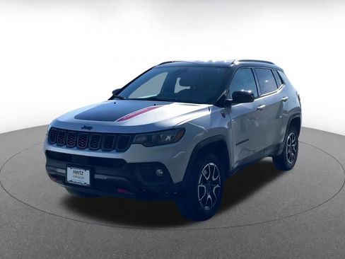 Used 2025 Jeep Compass Trailhawk image 7