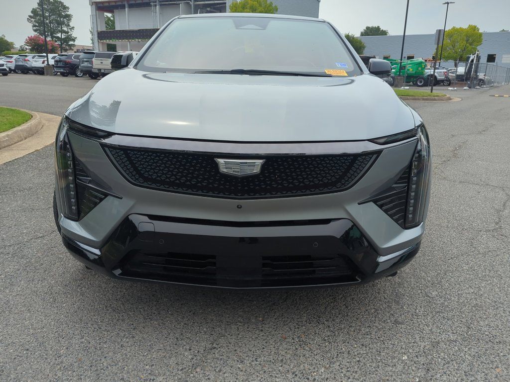 Used 2025 Cadillac Optiq Sport 2 w/ LPO, Floor Liner Package AWD/4WD image 8