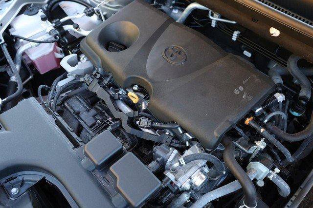 Used 2025 Toyota RAV4 XLE AWD/4WD image 27