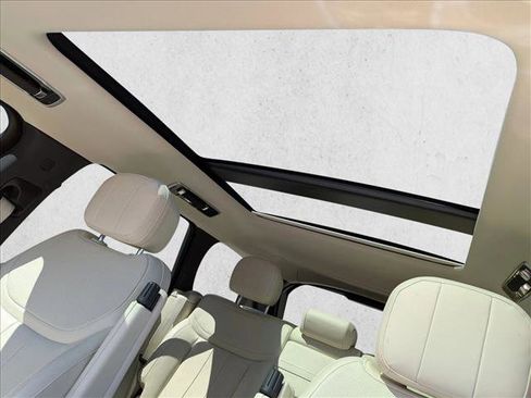 Used 2023 Land Rover Range Rover SE image 13