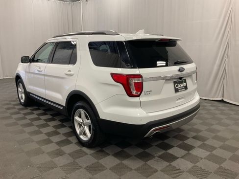 Used 2017 Ford Explorer XLT AWD/4WD image 4