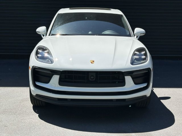 Used 2026 Porsche Macan AWD/4WD image 8