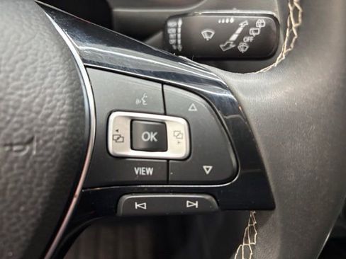 Used 2021 Volkswagen Tiguan SE image 21