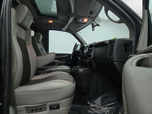 Used 2014 GMC Savana 1500 image 30