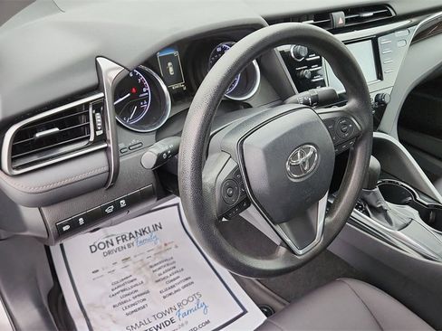 Used 2019 Toyota Camry LE image 18
