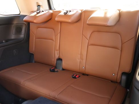 Used 2024 Nissan Pathfinder Platinum image 28