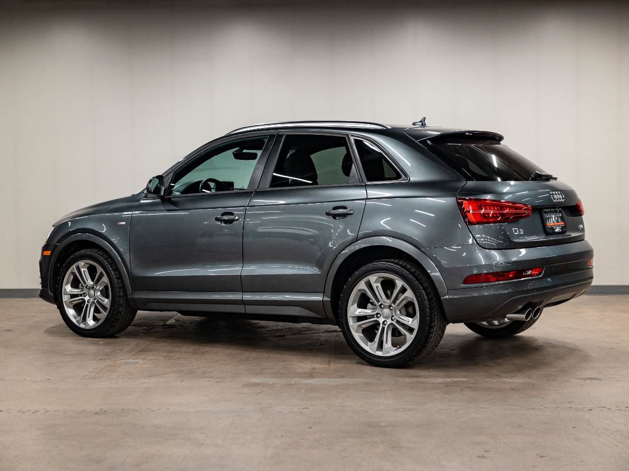 Used 2018 Audi Q3 2.0T Premium w/ Convenience Package AWD/4WD image 3
