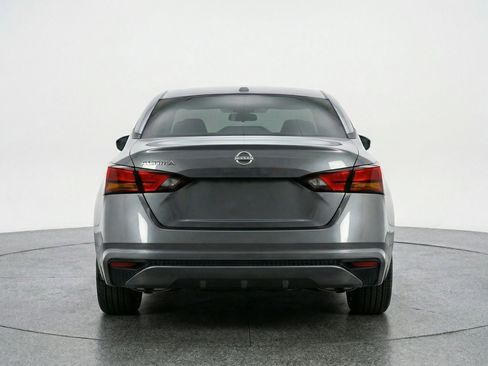 Used 2025 Nissan Altima 2.5 SV image 7