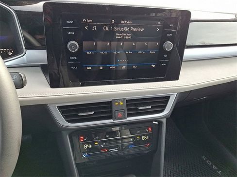 New 2026 Volkswagen Taos SE image 9