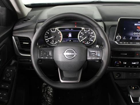 Certified 2025 Nissan Rogue SV FWD image 22