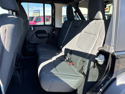 Used 2025 Jeep Wrangler Sport S image 6