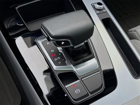 Used 2024 Audi Q5 2.0T Premium image 18