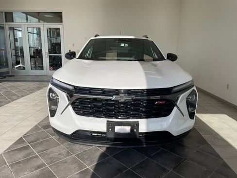 Used 2024 Chevrolet Trax RS w/ Driver Confidence Package image 3