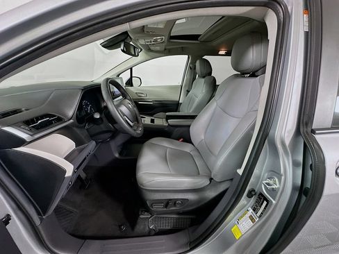 Used 2023 Toyota Sienna XLE FWD image 20