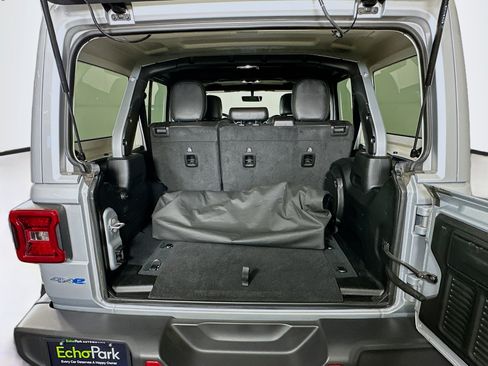 Used 2023 Jeep Wrangler Unlimited Sahara AWD/4WD image 29