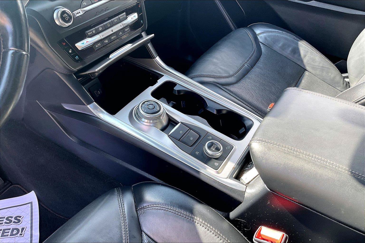 Used 2020 Ford Explorer Platinum w/ Premium Technology Package AWD/4WD image 15
