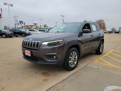 Used 2019 Jeep Cherokee Latitude Plus w/ Cold Weather Group image 2